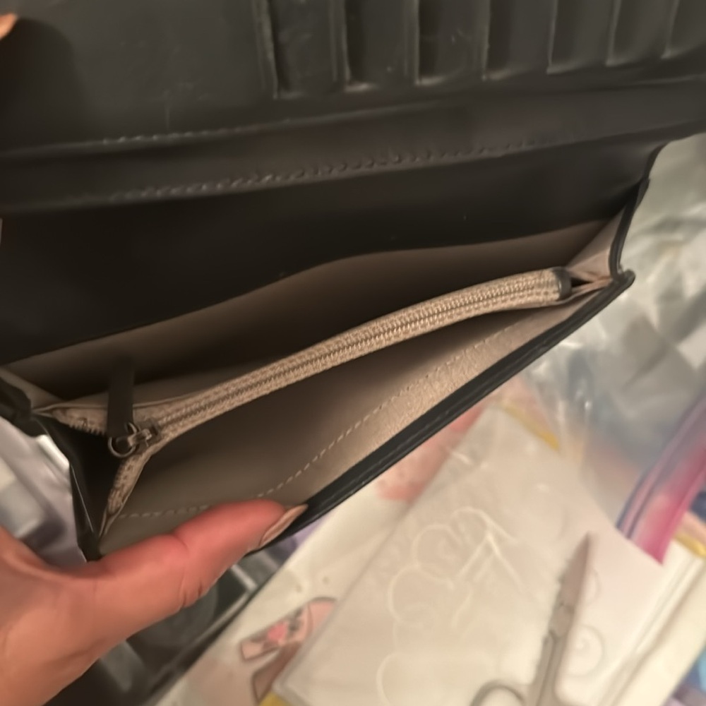 💯% authentic Boy Chanel wallet - Picture 4 of 6